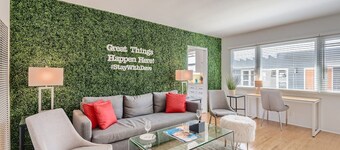 Signature KING 1BR In Top Beach Location (AB)