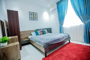 1 habitación, escritorio, tabla de planchar con plancha y wifi gratis