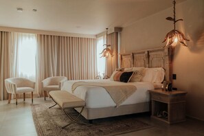 Suite estudio Grand | Minibar, caja fuerte, escritorio y tabla de planchar con plancha