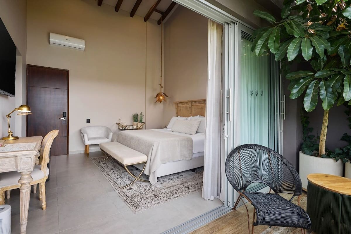 1 habitación, minibar, caja de seguridad en la habitación y escritorio
