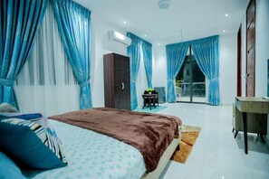 1 bedroom, desk, free WiFi - Room 102 - Uphills Court (Agbogba)