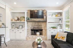 تلفزيون ذكي، مكتبة فيديو، مكتب