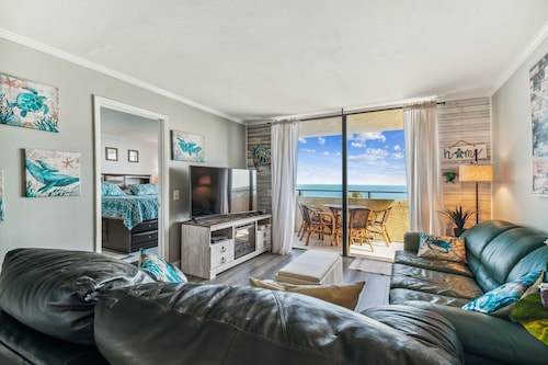 2/2, waterfront, Hudson, private beach! #806