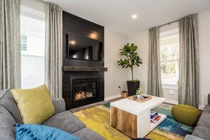 TV, fireplace