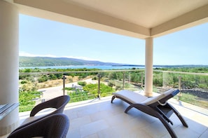 Property grounds - Apartment ROYAL 1 with pool and jacuzzi (Kornić)