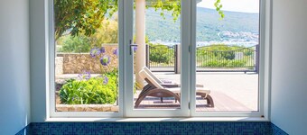 Apartment ROYAL 2 with pool and jacuzzi