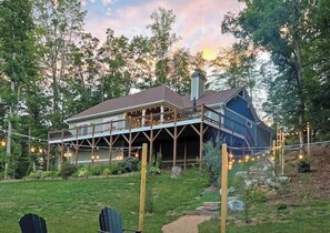 Property grounds - Hillside Haven | 3BR Retreat Sleeps 8 (Fairview)