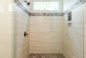 Bathtub, hair dryer, towels, shampoo - Hillside Haven | 3BR Retreat Sleeps 8 (Fairview)