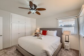 1 habitación, tabla de planchar con plancha, wifi gratis y ropa de cama 