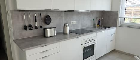 Refrigerador, horno, parrilla de estufa y lavavajillas