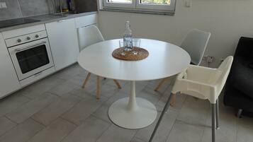 Køleskab, ovn, kogeplade, opvaskemaskine