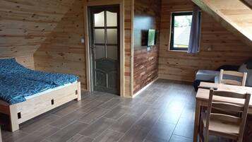 2 makuuhuonetta, vauvan matkasänky, vuodevaatteet