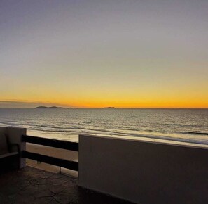 Beach nearby, sun-loungers - 1 bedroom apartment by the beach (Tijuana)