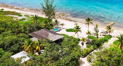 Featherstone - Downstairs Beach Front Apartment