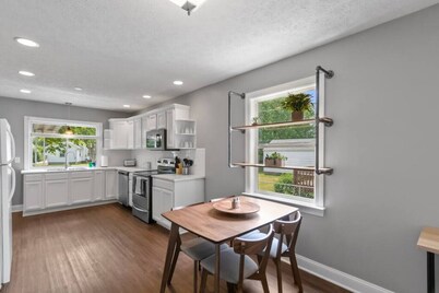 NEW Speedway ? Relaxation! (3BR/2BA, sleeps 7)