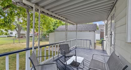 NEW Speedway ? Relaxation! (3BR/2BA, sleeps 7)
