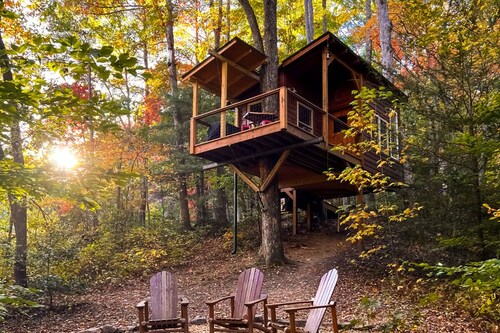Dreamy Treehouse Getaway ~Dog Friendly~Disc Golf
