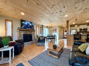Smart TV, fireplace