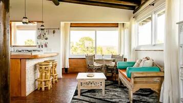 Superior Loft | Living area | TV, fireplace