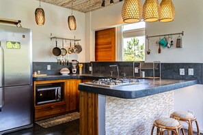 Comfort Villa | Private kitchen | Full-size fridge, oven, stovetop, electric kettle - Stupa EcoVila (Imbituba)