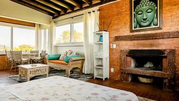 Superior Loft | Hypo-allergenic bedding, free WiFi, bed sheets