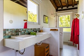 Exclusive Villa | Bathroom