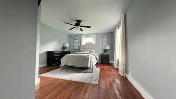 3 Schlafzimmer, Schreibtisch, Bügeleisen/Bügelbrett, kostenloses WLAN