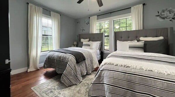 3 Schlafzimmer, Schreibtisch, Bügeleisen/Bügelbrett, kostenloses WLAN