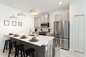 Fridge, microwave, oven, stovetop - 20% OFF Weekly Stay/ 5BR/Free Water Park (Kissimmee)