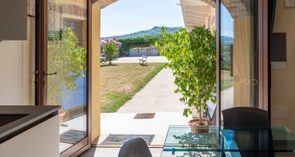 "La Picchiera" 2-room apartment with kitchen and garden, surrounded by vineyards