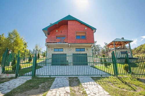 Mountain Villa Goldilocsk mit Innenpool
