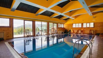 Inomhuspool och uppvärmd pool