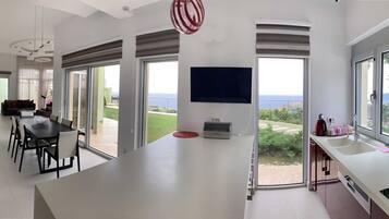 Fridge, stovetop, dishwasher, coffee/tea maker