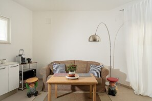 TV, books - Exclusive apartment in the Piazzetta of Capri (Capri)