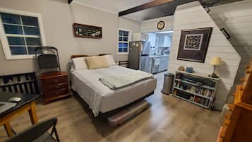 2 bedrooms, internet, bed sheets