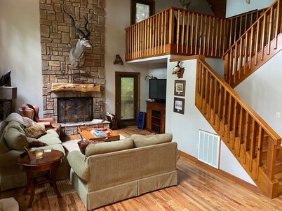 Beaver Lake Paradise with Bunkhouse