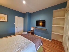 2 bedrooms, desk, iron/ironing board, free WiFi