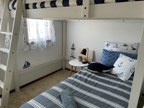 4 bedrooms, iron/ironing board, WiFi