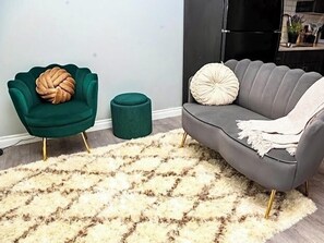 Smart TV - Cozy 1-bedroom suite close to West Edmonton Mall (Edmonton)