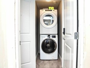 Interior - Cozy 1-bedroom suite close to West Edmonton Mall (Edmonton)