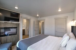 3 bedrooms, iron/ironing board, travel crib, free WiFi