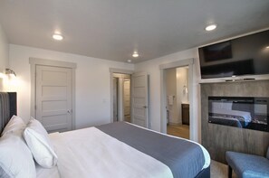 3 chambres, fer et planche à repasser, lit de bébé portatif