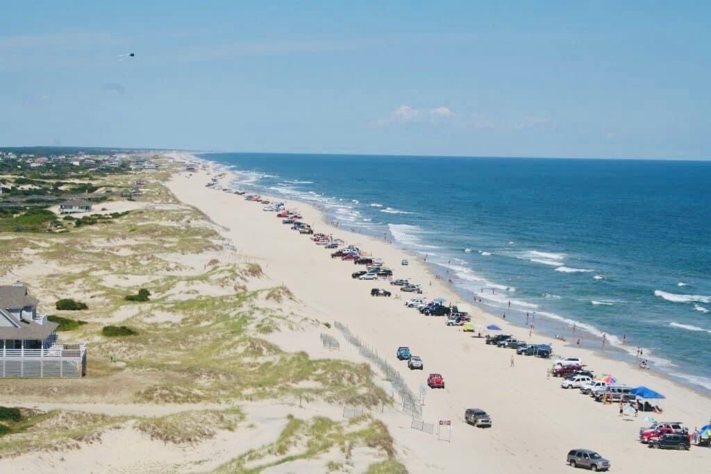Una spiaggia nelle vicinanze, lettini da mare