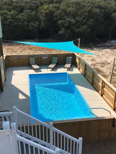 Charming Carova Cottage on 4x4 beach, Heated Pool, Hot Tub, Close Beach Access.