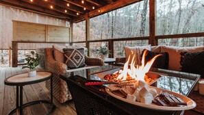 Property grounds -  Smoky Mnt Couples Cabin / Hot Tub / Secluded but close to local shops (Sevierville)
