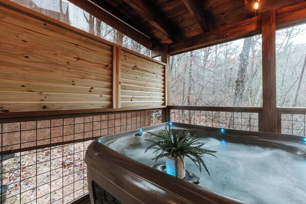 Bañera de hidromasaje al aire libre