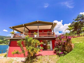 Fachada de la propiedad