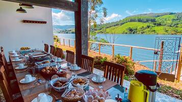 Free daily buffet breakfast