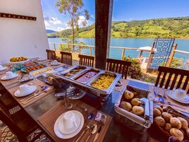 Desayuno buffet incluido todos los días 