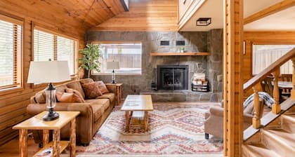 MT HOOD CABIN! Remodeled, 2500 sq ft, Sleeps 12!
